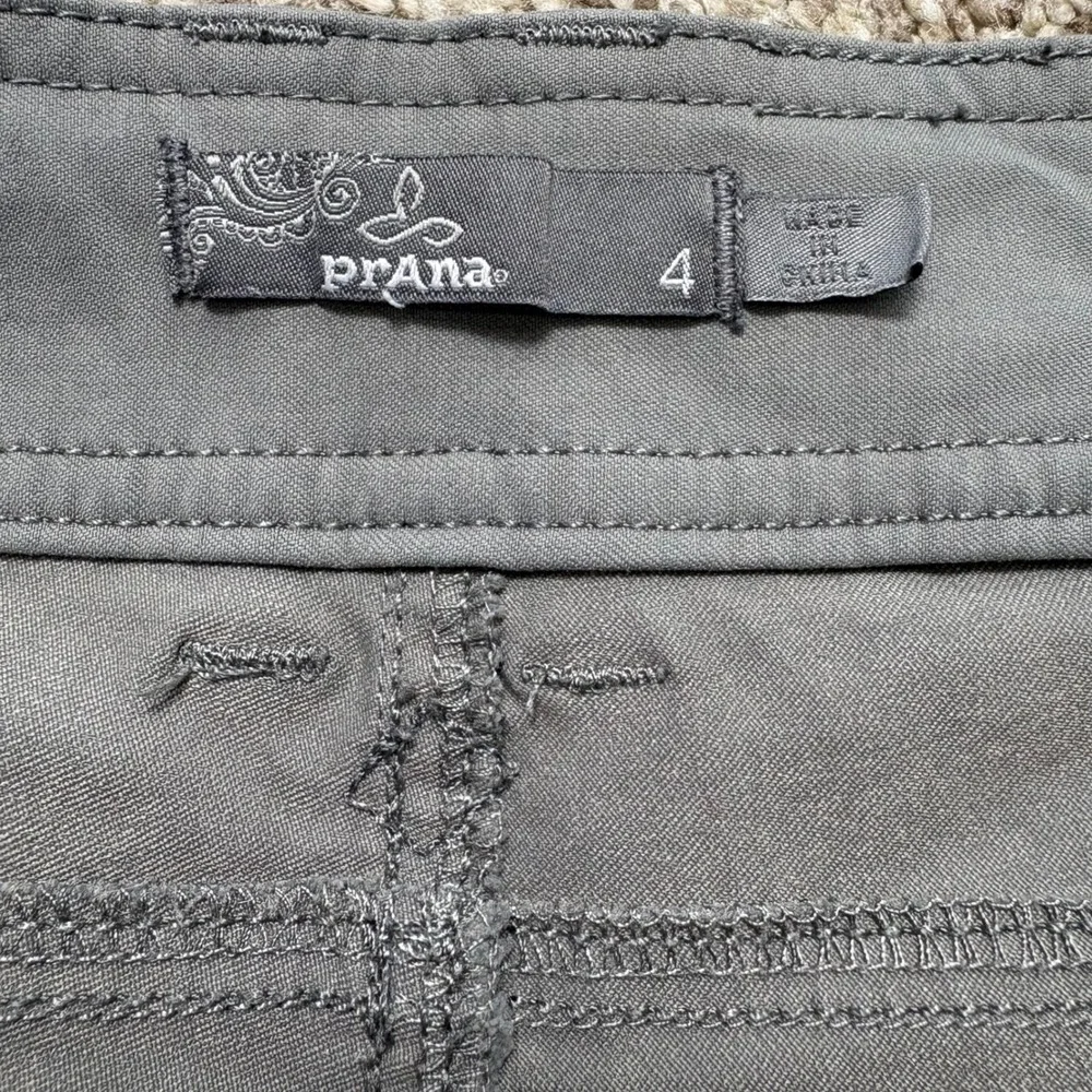 Prana Womens‎ Size 4 Gray Convertible Hiking Pants Roll Up Snap Outdoor Travel